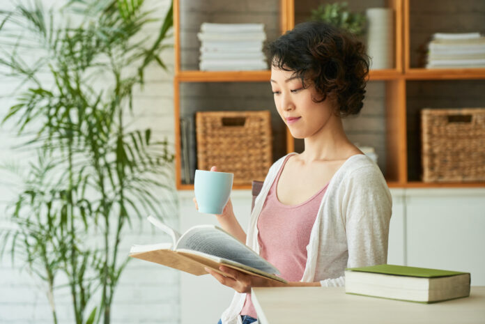 membaca buku sebagai hobi